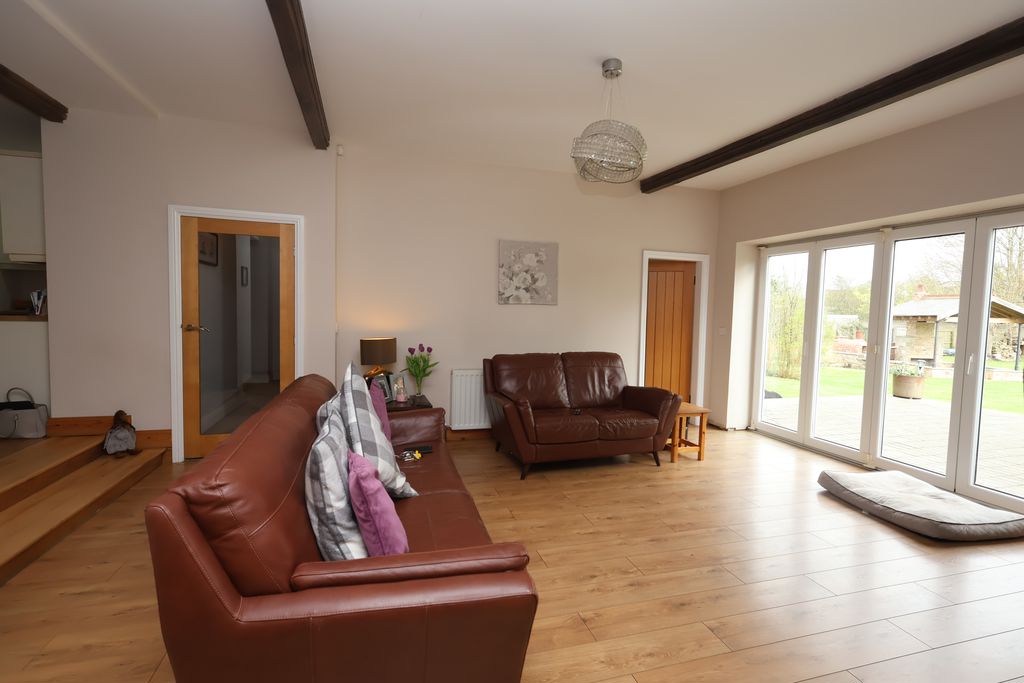 Lounge- click for photo gallery